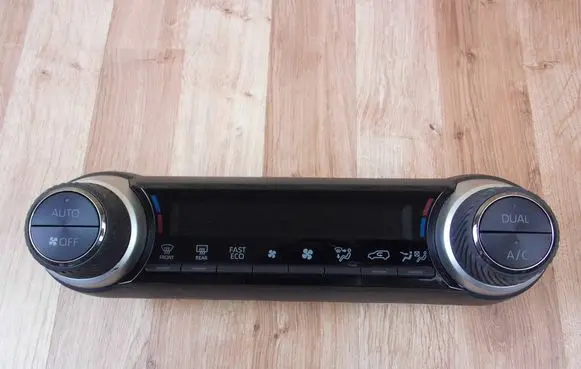 Toyota RAV 4 (XA50) Air conditioning/heating control unit 5590042610