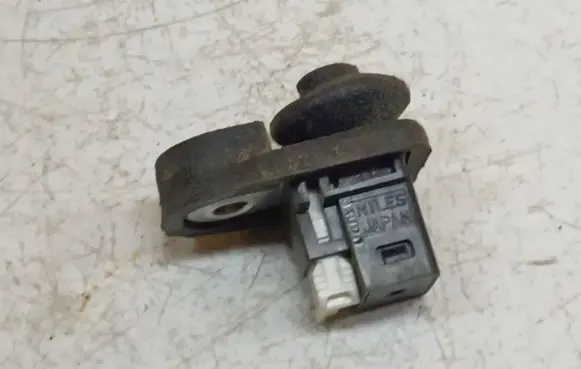Nissan Primera Front door sensor