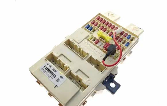SsangYong Tivoli Fuse module 8215035230 A05160171