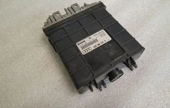 Audi 80 90 S2 B4 Engine control unit/module 028906021D