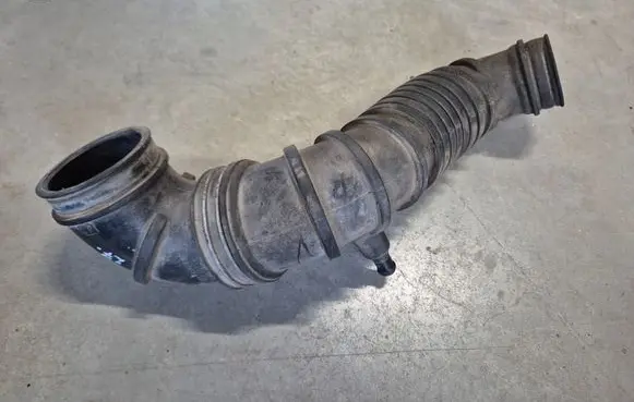 Mitsubishi L200 Turbo air intake inlet pipe/hose MR127412