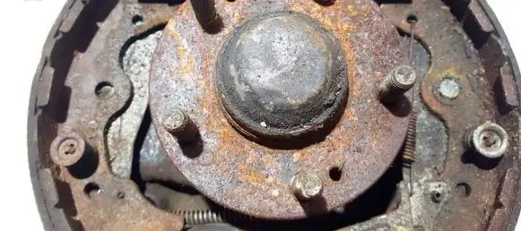 Rear wheel hub