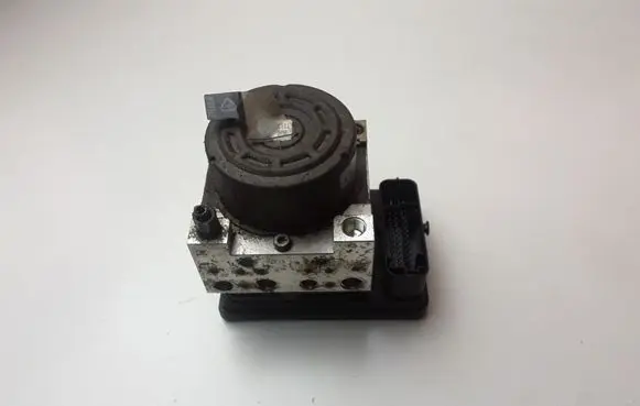 Peugeot 208 ABS Pump 9810293180