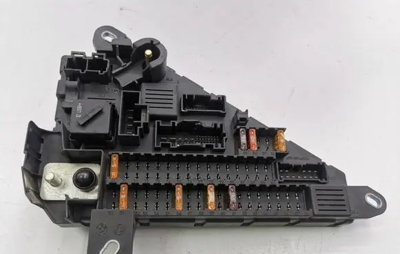 BMW 5 E60 E61 Fuse module 9138830 518956057 112554
