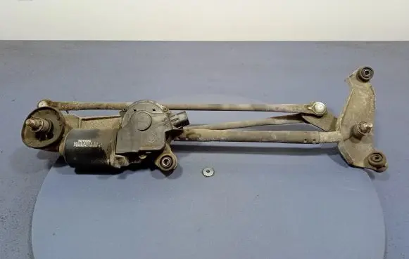 Toyota Sienna XL20 II Front wiper linkage and motor 85110-AE010