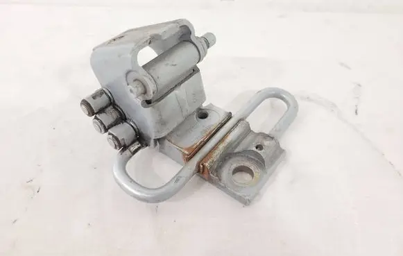 Audi A4 S4 B7 8E 8H Front door lower hinge 8E0831412B F00C703