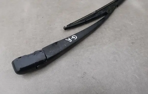 Mitsubishi Grandis Rear wiper blade arm 