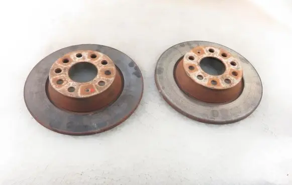 Volkswagen PASSAT B6 Rear brake disc 