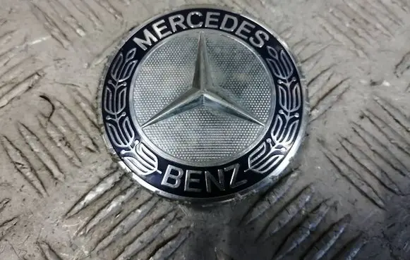 Mercedes-Benz A W176 Original wheel cap A1714000125