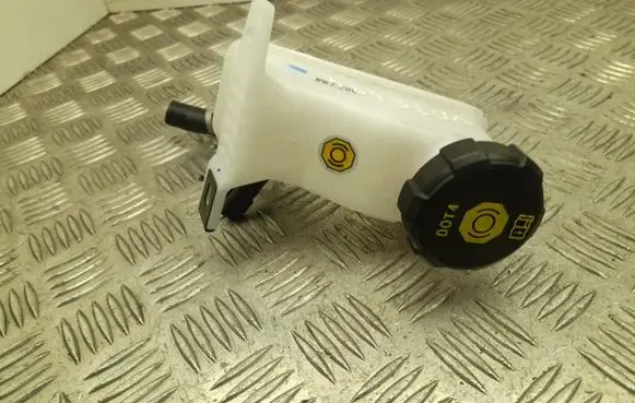 Brake fluid reservoir