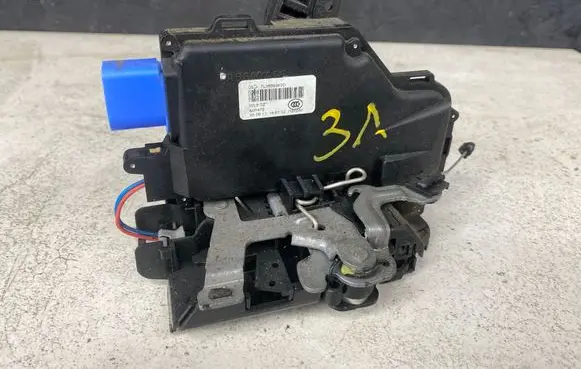 Skoda Octavia Mk2 (1Z) Rear door lock 7L0839015D A00475