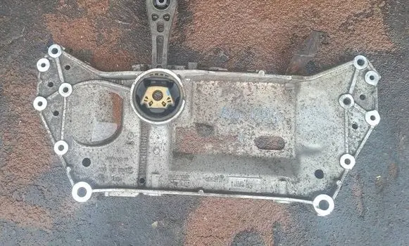 Volkswagen Golf Plus Front subframe 1K0199369F