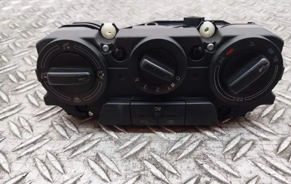 Skoda Octavia Mk2 (1Z) Climate control unit