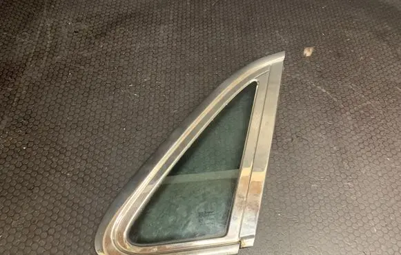 Jaguar XJ X300 Rear side window 43R00002 DOT17M22AS2