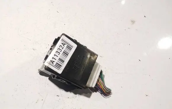 Toyota RAV 4 (XA30) Window wiper relay 4230001000