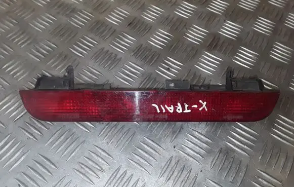 Nissan X-Trail T30 Third/center stoplight E13020708