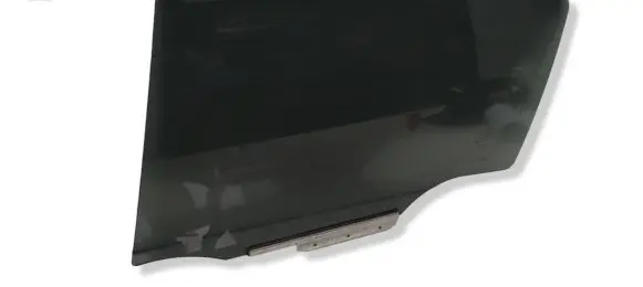Toyota Yaris XP210 Rear door window glass 43R006723