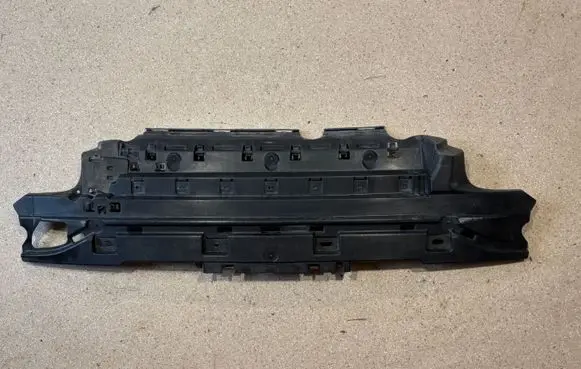 Rear bumper mounting bracket