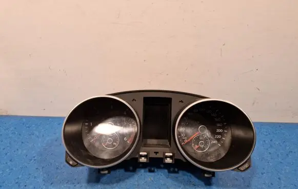 Volkswagen Golf V Speedometer (instrument cluster) 5k0920860E