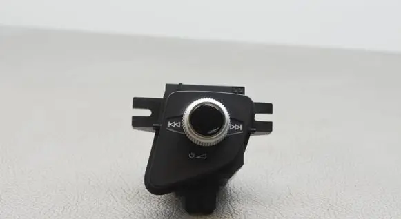 Head unit multimedia control