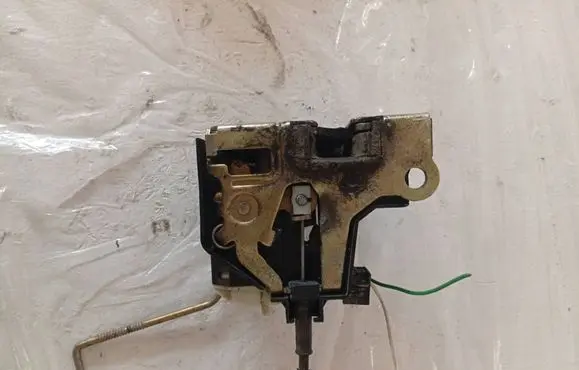 Renault Clio IV Front door lock 632363