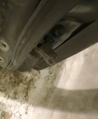 Hyundai i30 Rear door check strap stopper