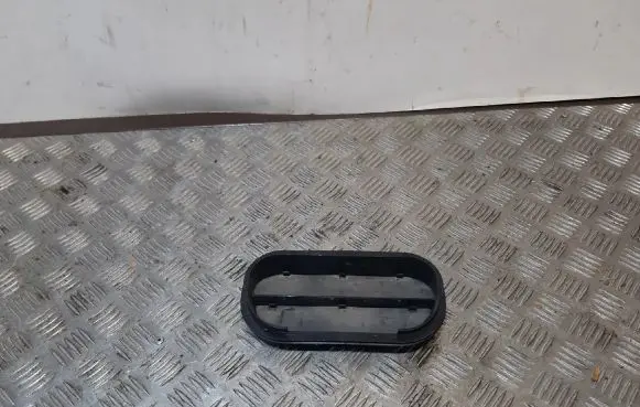 Audi A3 S3 8V Quarter panel pressure vent 6R0819465