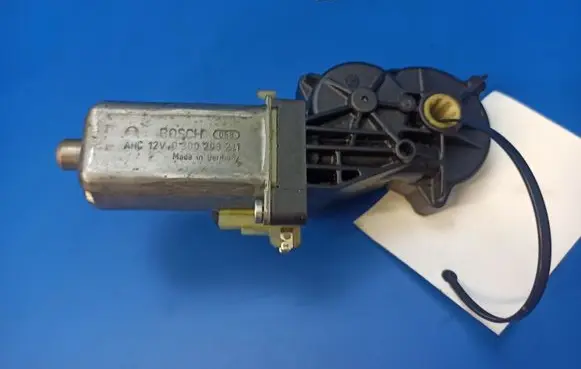 Mercedes-Benz E W211 Seat adjustment motor 0390203211 82059113