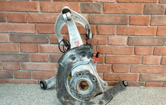 BMW 5 F10 F11 Front wheel hub 6777751