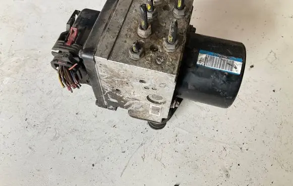 Volkswagen PASSAT B6 ABS Pump 3C0614095M 15747702 15747502B