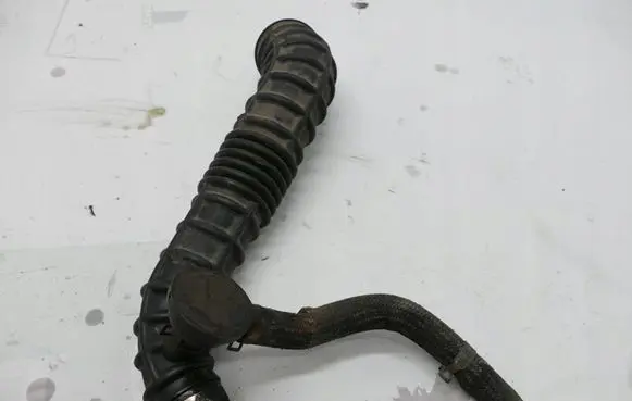 KIA Carens I Air intake hose/pipe