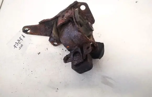 Toyota Corolla Verso E121 Engine mount bracket