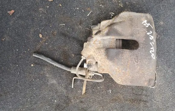 Volkswagen PASSAT B5.5 Front brake caliper