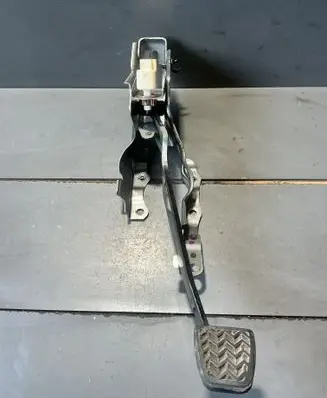 Toyota Aygo AB40 Brake pedal