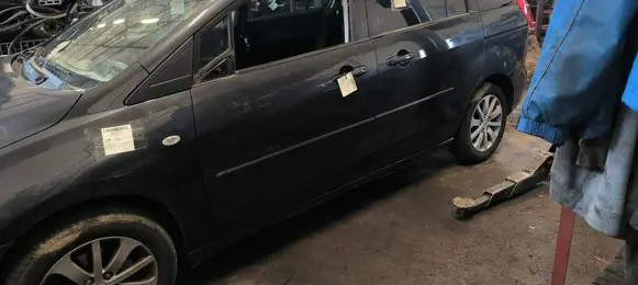 Mazda 5 Front door