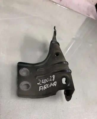 Seat Arona Fender mounting bracket 6f9821327a