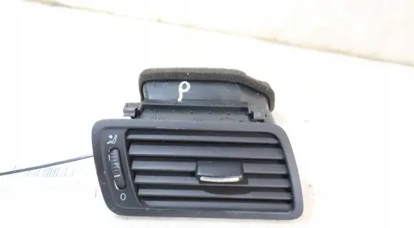 Volkswagen PASSAT B6 Dashboard side air vent grill/cover trim