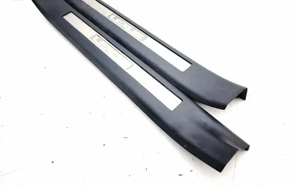 Front sill trim cover