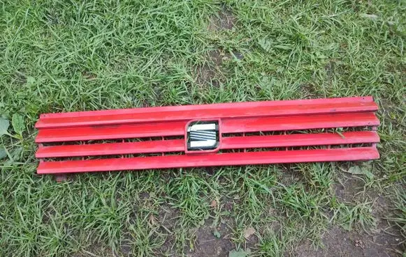 Seat Ibiza I (021A) Front bumper upper radiator grill