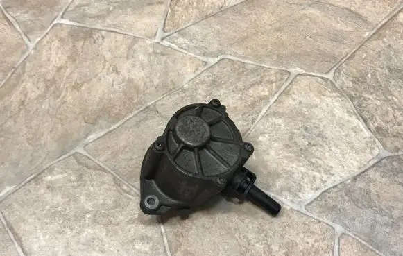 Mercedes-Benz E W212 Vacuum pump A6512300265