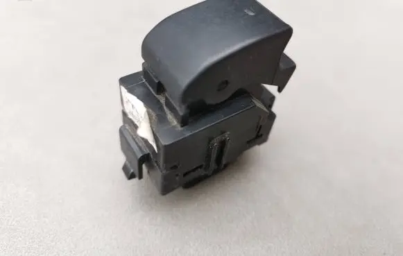 Toyota Corolla Verso E121 Electric window control switch 37181A225B 8481005010