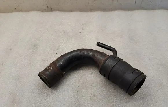 Toyota Auris 150 Engine coolant pipe/hose 1657726040