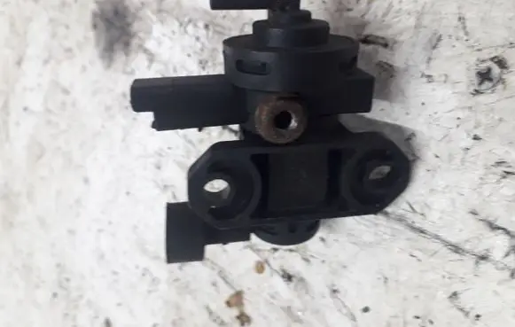 Peugeot 607 Vacuum valve 9628971180