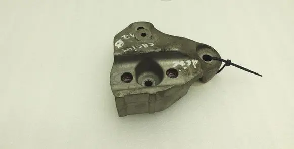 Gearbox mounting bracket