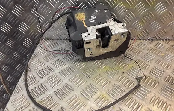 Mercedes-Benz SLK R171 Front door lock A1717200335 1717200335