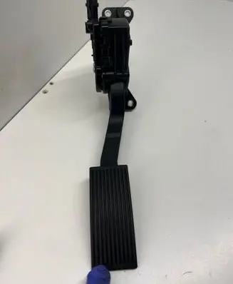 Nissan Navara D23 Accelerator throttle pedal 180024KJ0A 6PV93390113