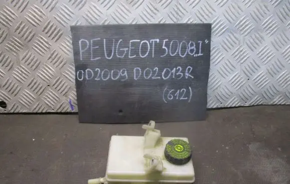 Peugeot 5008 Brake fluid reservoir 