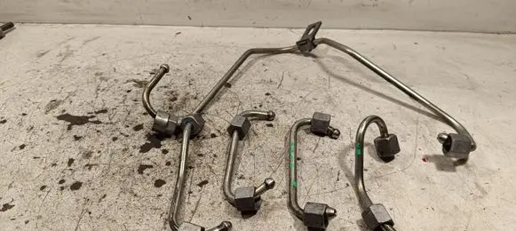 Jaguar XE Fuel injector supply line/pipe Z947