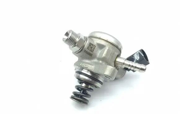 Cupra Formentor Fuel injection high pressure pump 04E127027N