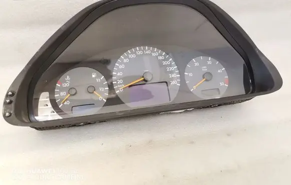 Mercedes-Benz E W210 Speedometer (instrument cluster) 88311281